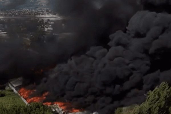Incendio Airola, continua l’emergenza: rogo ancora in corso, scuole chiuse e monitoraggio ARPAC sulla qualità dell’aria.