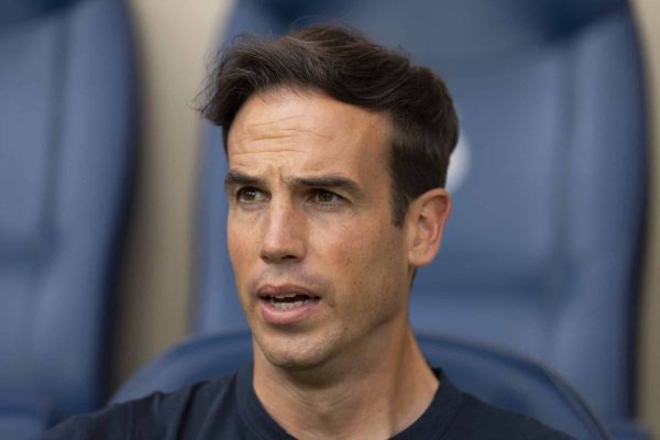 VILLARREAL, SPAIN - APRIL 28: Inigo Perez, head coach of Rayo Vallecano looks on prior to the LaLiga EA Sports match between Villarreal CF and Rayo Vallecano at Estadio de la Ceramica on April 28, 2024 in Villarreal, Spain. (Photo by Aitor Alcalde Colomer/Getty Images)
