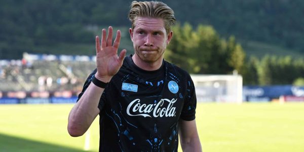 DIMARO, ITALY - JULY 18: Kevin De Bruyne of Napoli gestures during a Napoli training session on July 18, 2025 in Dimaro, Italy. (Photo by SSC NAPOLI/SSC NAPOLI via Getty Images)