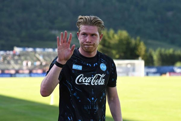 DIMARO, ITALY - JULY 18: Kevin De Bruyne of Napoli gestures during a Napoli training session on July 18, 2025 in Dimaro, Italy. (Photo by SSC NAPOLI/SSC NAPOLI via Getty Images)