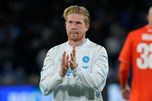 Kevin De Bruyne of SSC Napoli applauds fans at the end of the UEFA Champions League match between SSC Napoli and Sporting CP at Stadio Diego Armando Maradona Naples Italy on 1 October 2025. (Photo by Franco Romano/NurPhoto via Getty Images)
