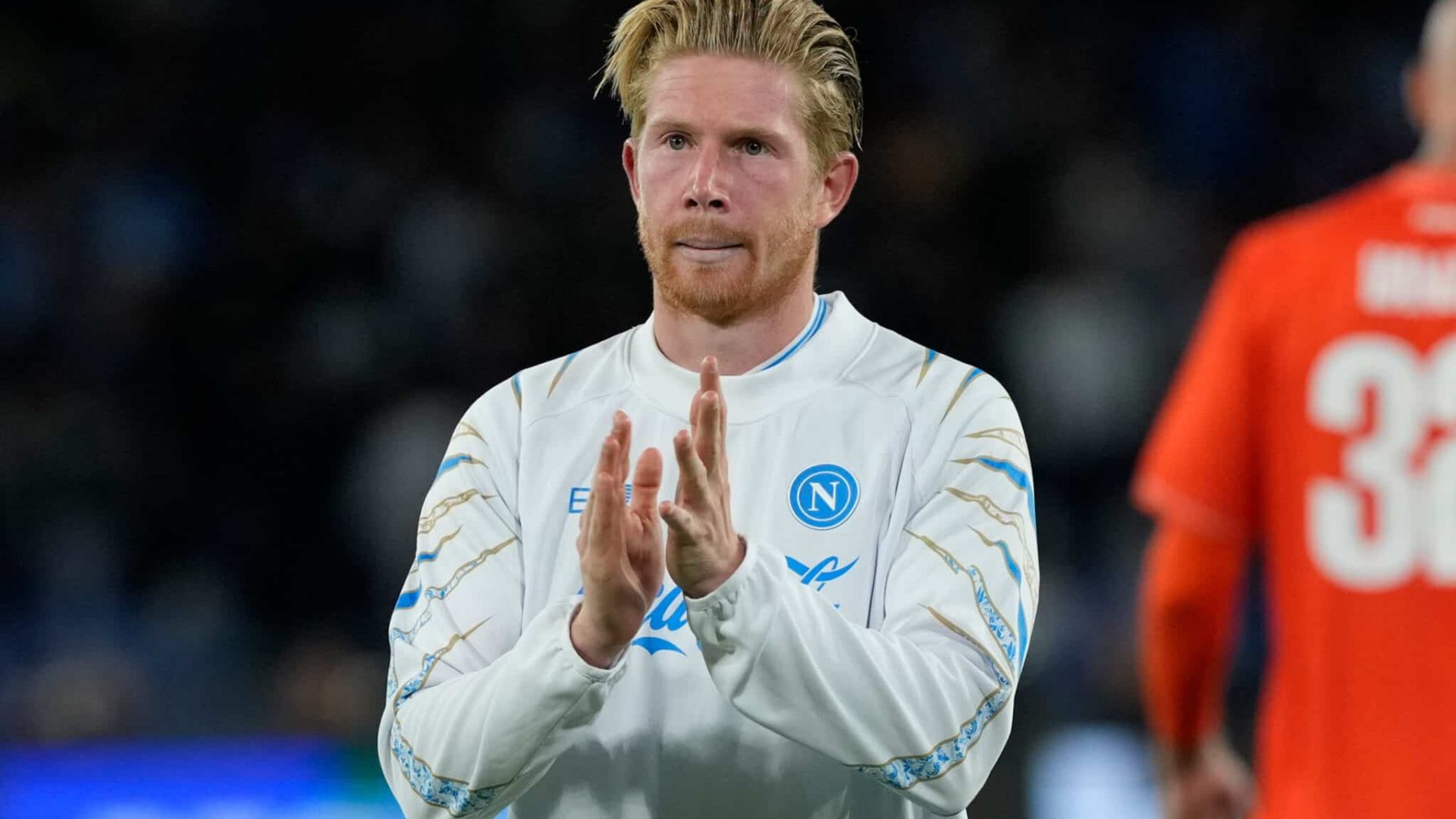 Kevin De Bruyne of SSC Napoli applauds fans at the end of the UEFA Champions League match between SSC Napoli and Sporting CP at Stadio Diego Armando Maradona Naples Italy on 1 October 2025. (Photo by Franco Romano/NurPhoto via Getty Images)