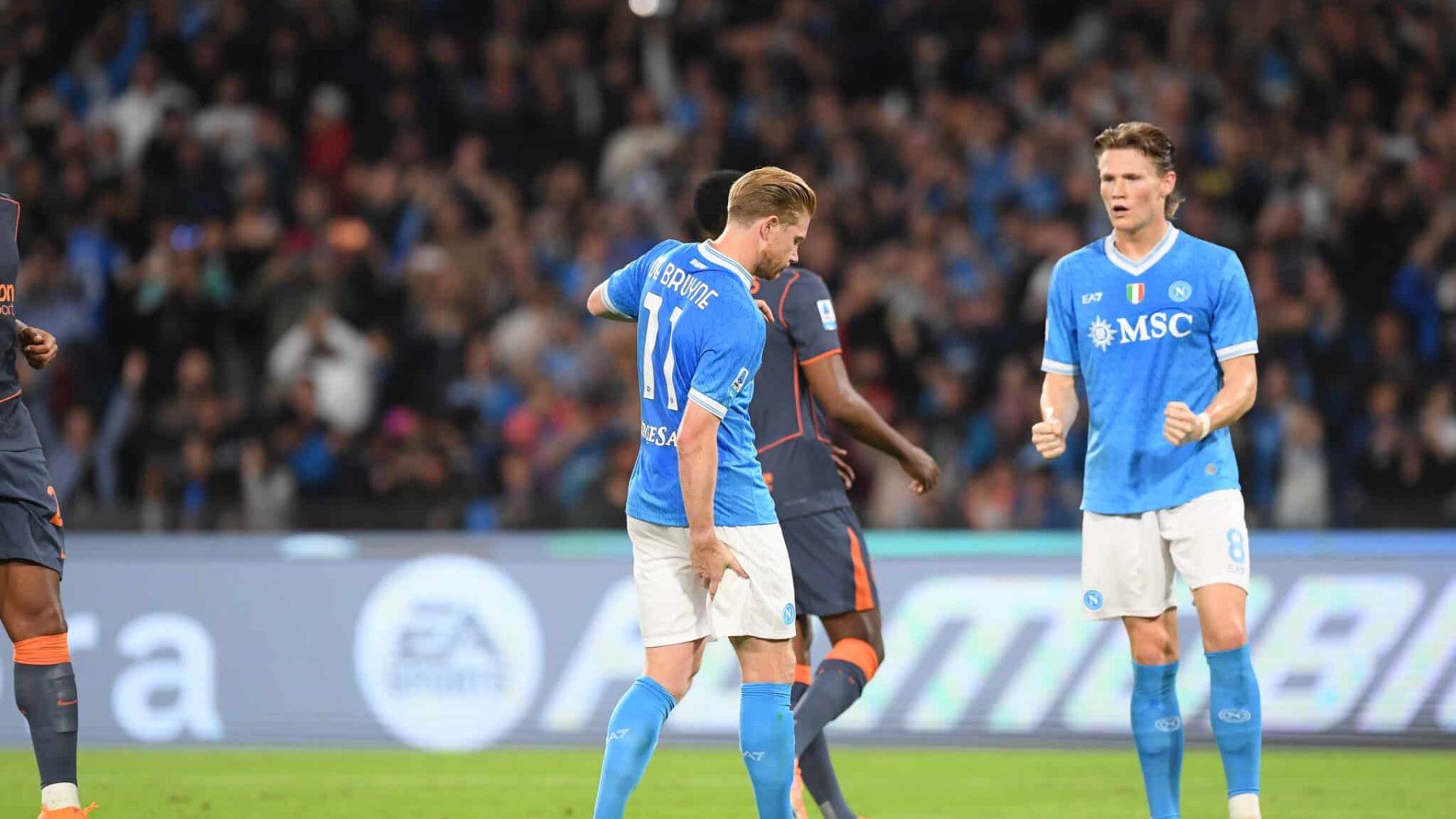 NAPLES, ITALY - OCTOBER 25: Kevin De Bruyne of SSC Napoli reacts after sustaining an injury while scoring the opening goal from a penalty during the Serie A match between SSC Napoli and FC Internazionale at Stadio Diego Armando Maradona on October 25, 2025 in Naples, Italy. (Photo by SSC NAPOLI/SSC NAPOLI via Getty Images)
