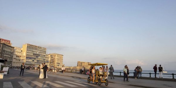 Via Riviera di Chiaia chiusa al traffico tra piazza San Pasquale e piazza Vittoria: lavori per la nuova linea tranviaria fino al 6 settembre.