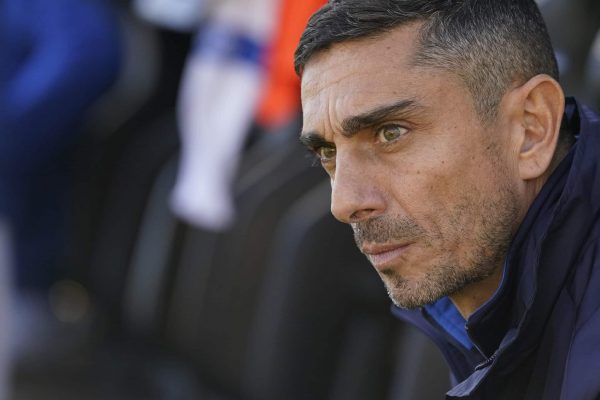 ASCOLI PICENO, ITALY - NOVEMBER 11: Moreno Longo head coach of Como 1907 look on  during the Serie B BKT match between Ascoli and Como at Stadio Cino e Lillo Del Duca on November 11, 2023 in Ascoli Piceno, Italy. (Photo by Danilo Di Giovanni/Getty Images)