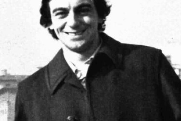 Napoli, due strade per Luca De Filippo e Francesco Caccavale, tra i maggiori artisti della cultura napoletana di sempre.