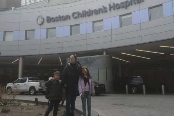 Mariarosaria con la madre ed il fratello