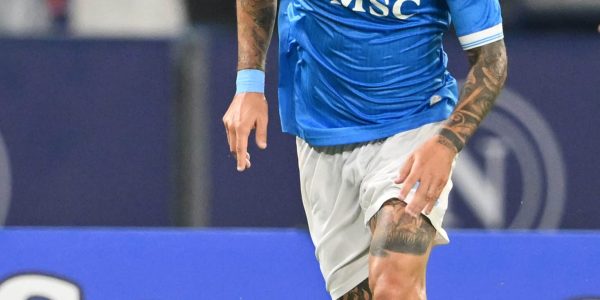 NAPLES, ITALY - SEPTEMBER 22: Matteo Politano of SSC Napoli plays the ball during the Serie A match between SSC Napoli and Pisa SC at Stadio Diego Armando Maradona on September 22, 2025 in Naples, Italy. (Photo by Giuseppe Bellini/Getty Images)