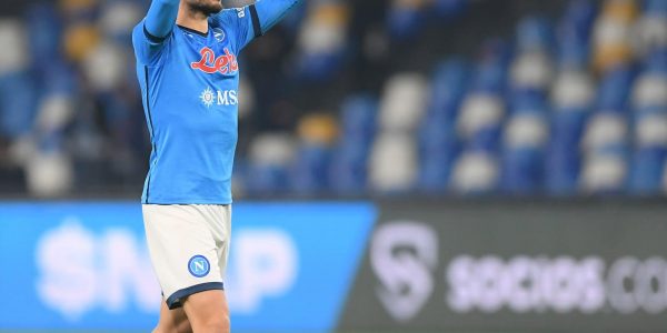 NAPLES, ITALY - DECEMBER 04: Dries Mertens of SSC Napoli reacts following defeat in the Serie A match between SSC Napoli v Atalanta BC at Stadio Diego Armando Maradona on December 04, 2021 in Naples, Italy. (Photo by Francesco Pecoraro/Getty Images)