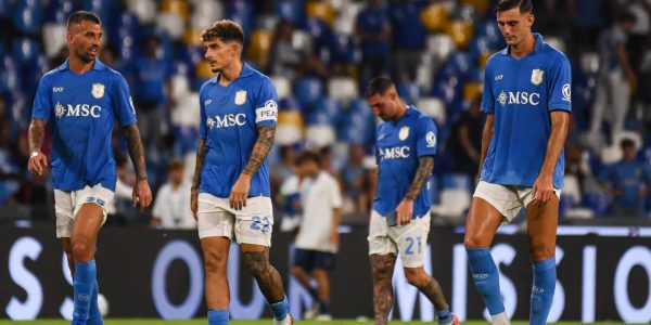 Zazzaroni e Capuano analizzano Napoli-Como a Kiss Kiss Napoli: niente processi dopo il ko, ma attenzione a difesa e costruzione dal basso.