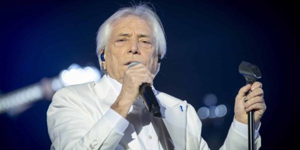 Nino D’Angelo parla a Radio Goal del successo de “La Costiera Amalfitana” e degli incendi: “Mi piange tanto il cuore”.