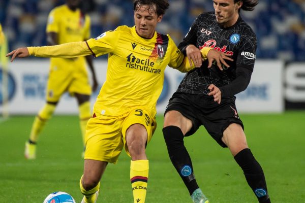 NAPLES, ITALY - OCTOBER 28: Emanuel Vignato of Bologna FC compet for the ball with Eljif Elmas of SSC Napoli during the Serie A match between SSC Napoli and Bologna FC at Stadio Diego Armando Maradona on October 28, 2021 in Naples, Italy. (Photo by Ivan Romano/Getty Images)