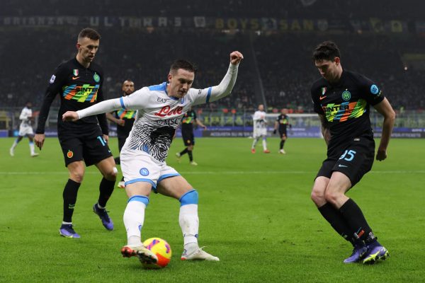 MILAN, ITALY - NOVEMBER 21: Ivan Perisic of FC Internazionale looks on as team mate Alessandro Bastoni closes in on Piotr Zielinski of SSC Napoli as he crosses the ball during the Serie A match between FC Internazionale and SSC Napoli at Stadio Giuseppe Meazza on November 21, 2021 in Milan, Italy. (Photo by Jonathan Moscrop/Getty Images)