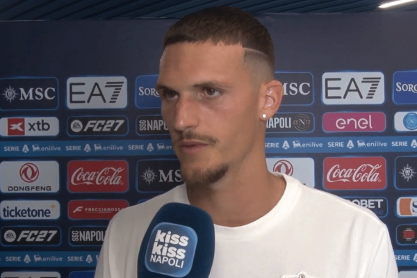 Rafa Marin commenta Napoli-Como: “Dobbiamo migliorare”. Il difensore è felice di essere rimasto a Napoli e parla del Villarreal.