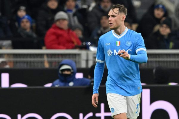 MILAN, ITALY - JANUARY 11: Sam Beukema of SSC Napoli looks on during the Serie A match between FC Internazionale and SSC Napoli at Giuseppe Meazza Stadium on January 11, 2026 in Milan, Italy. (Photo by Giuseppe Bellini/Getty Images)