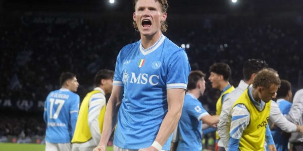 NAPLES, ITALY - OCTOBER 25: Scott McTominay of SSC Napoli celebrates his side third goal scored by Frank Zambo Anguissa during the Serie A match between SSC Napoli and FC Internazionale at Stadio Diego Armando Maradona on October 25, 2025 in Naples, Italy. (Photo by Francesco Pecoraro/Getty Images)
