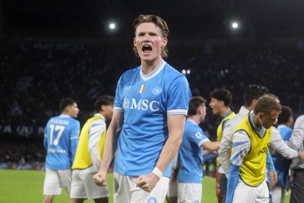 NAPLES, ITALY - OCTOBER 25: Scott McTominay of SSC Napoli celebrates his side third goal scored by Frank Zambo Anguissa during the Serie A match between SSC Napoli and FC Internazionale at Stadio Diego Armando Maradona on October 25, 2025 in Naples, Italy. (Photo by Francesco Pecoraro/Getty Images)