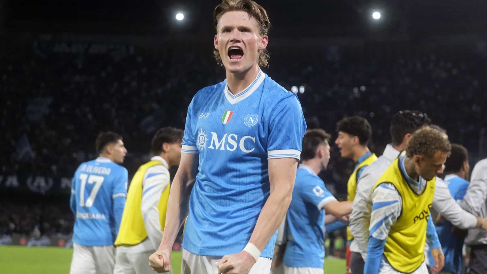 NAPLES, ITALY - OCTOBER 25: Scott McTominay of SSC Napoli celebrates his side third goal scored by Frank Zambo Anguissa during the Serie A match between SSC Napoli and FC Internazionale at Stadio Diego Armando Maradona on October 25, 2025 in Naples, Italy. (Photo by Francesco Pecoraro/Getty Images)
