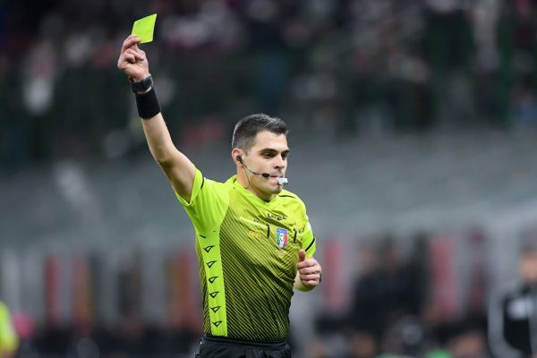 Referee Simone Sozza shows a yellow card during the Italian Cup match between AC Milan and SS Lazio at Stadio Giuseppe Meazza, Milan, Italy on 9 February 2022.  (Photo by Giuseppe Maffia/NurPhoto via Getty Images)