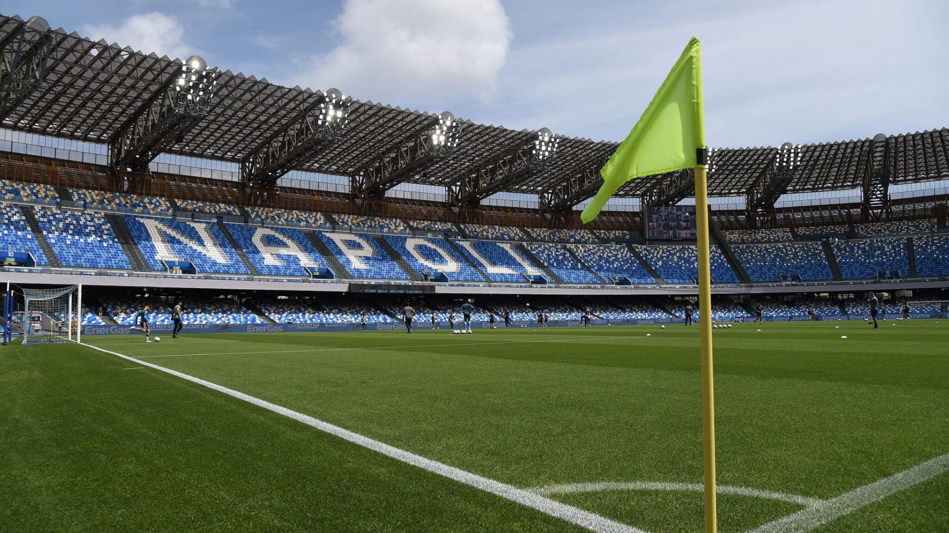 NAPLES, ITALY - MAY 02: General view inside the stadium  during the Serie A match between SSC Napoli and Cagliari Calcio at Stadio Diego Armando Maradona on May 02, 2021 in Naples, Italy. Sporting stadiums around Italy remain under strict restrictions due to the Coronavirus Pandemic as Government social distancing laws prohibit fans inside venues resulting in games being played behind closed doors. (Photo by Francesco Pecoraro/Getty Images)