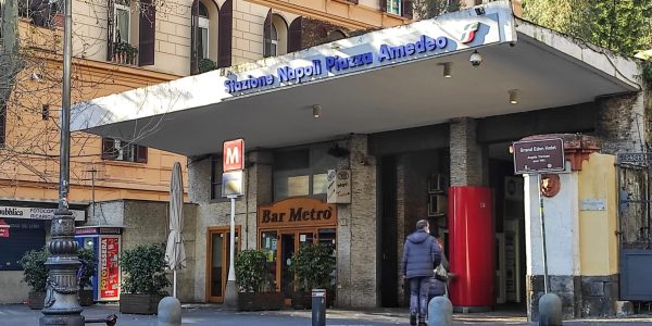 Stazione_di_Napoli_Piazza_Amedeo