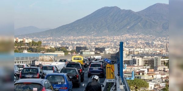 Tangenziale di Napoli bloccata oggi, 24 settembre: code tra Vomero e Capodimonte e tra Doganella e Corso Malta. Ecco le cause e i tratti.
