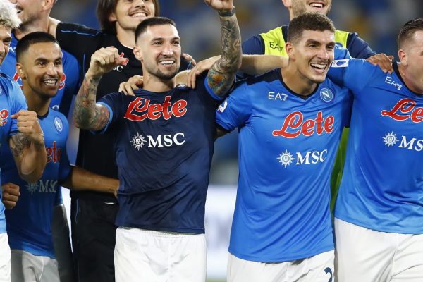 NAPLES, ITALY - SEPTEMBER 11: (BILD OUT) Kevin Malcuit of SSC Napoli, Adam Ounas of SSC Napoli, Matteo Politano of SSC Napoli, Eljif Elmas of SSC Napoli, Giovanni Di Lorenzo of SSC Napoli, Piotr Zielinski of SSC Napoli and Hirving Lozano of SSC Napoli celebrate after winning the Serie A match between SSC Napoli and Juventus FC at Stadio Diego Armando Maradona on September 11, 2021 in Naples, Italy. (Photo by Matteo Ciambelli/DeFodi Images via Getty Images)