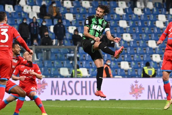 REGGIO NELL'EMILIA, ITALY - DECEMBER 01: Gian Marco Ferrari of U.S. Sassuolo Calcio scores their side's second goal during the Serie A match between US Sassuolo v SSC Napoli at Mapei Stadium - Citta' del Tricolore on December 01, 2021 in Reggio nell'Emilia, Italy. (Photo by Alessandro Sabattini/Getty Images)
