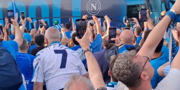 arriva il bus del napoli