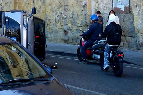 auto ribaltata corso vittorio emanuele