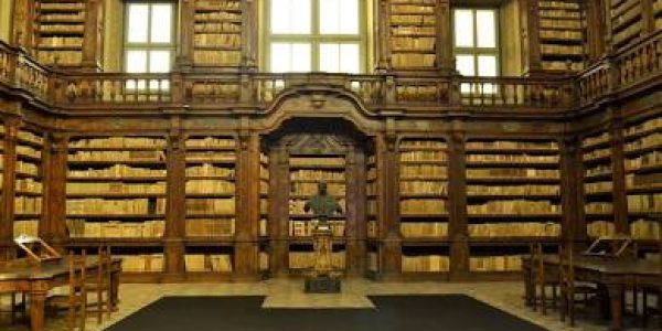 La Biblioteca dei Girolamini di Napoli riapre alle visite dopo la pausa tecnica: oltre 10mila presenze e nuovi spazi in arrivo.