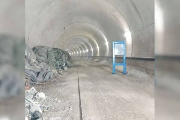 Completata la bonifica della maxi-discarica di Arzano al confine con Secondigliano. Ora l'attenzione si sposta sul monitoraggio ambientale.