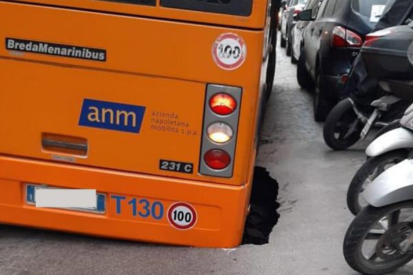 bus-sprofonda-a-falcone