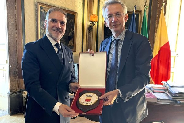 Il sindaco Gaetano Manfredi incontra a Palazzo San Giacomo il nuovo Questore di Napoli Fausto Lamparelli: al centro sicurezza e legalit&agrave;.