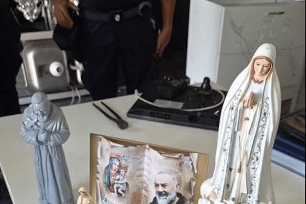 Casa boss Arzano, sgomberato l’appartamento popolare occupato dal clan nella 167: rimossi gli arredi e restituito ai legittimi assegnatari.