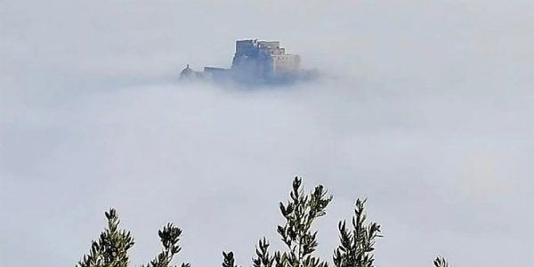 castello-ischia-nebbia-1