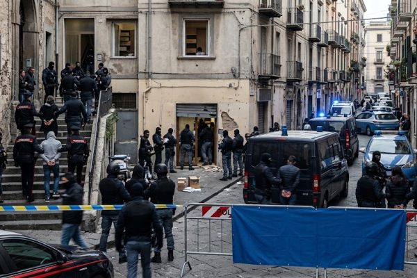 Operazione Mani d’Oro, perquisizioni anche a Napoli e Caserta: 1.000 lavoratori, 155 società cartiere e 130 milioni di fatture false.