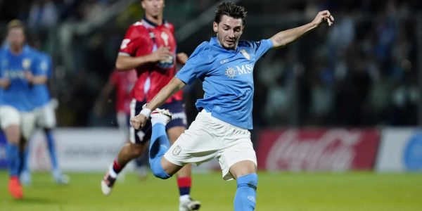 Castel di Sangro, Italy - August 8: Billy Gilmour of SSC Napoli in action during the pre-Season Friendly match between SSC Napoli and Celta Vigo at Toefilo Patini Stadium on August 8, 2026 in Castel di Sangro, Italy. (Photo by Matteo Ciambelli/DeFodi Images/DeFodi via Getty Images)
