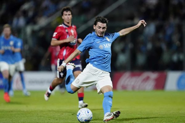 Castel di Sangro, Italy - August 8: Billy Gilmour of SSC Napoli in action during the pre-Season Friendly match between SSC Napoli and Celta Vigo at Toefilo Patini Stadium on August 8, 2026 in Castel di Sangro, Italy. (Photo by Matteo Ciambelli/DeFodi Images/DeFodi via Getty Images)