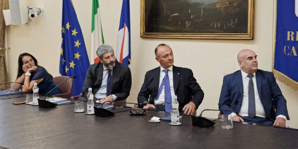 Il Giro di Campania torna domenica 20 settembre dopo 25 anni: partenza dalla Reggia di Caserta e arrivo in Piazza del Plebiscito a Napoli.