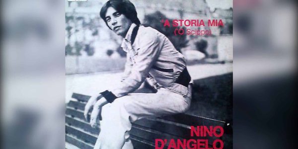 ‘A storia mia di Nino D’Angelo compie 50 anni: storia, canzoni, curiosità e il significato di un album ancora oggi simbolo di Napoli.