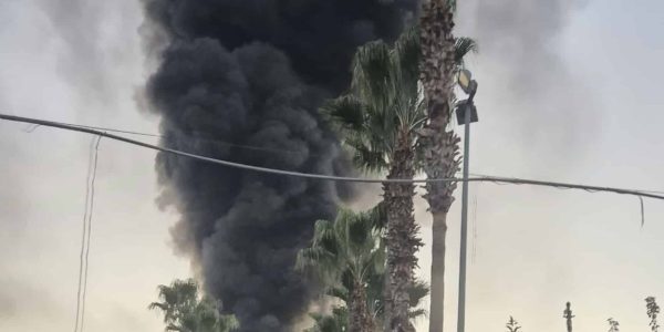 Incendio a Ottaviano in via Funari: vivaio in fiamme e alta colonna di fumo nero. Scuole chiuse e stop alle attività all'aperto.