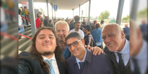 Oltre 700 persone dai Campi Flegrei a Roma per chiedere interventi concreti. Sindaci, sfollati e comitati in corteo: "Vogliamo vivere qui".