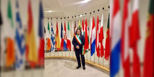 Josi Della Ragione è oggi a Bruxelles per presentare al Parlamento europeo il modello Bacoli sulle spiagge libere e il nuovo PAD.