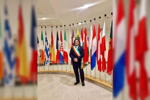 Josi Della Ragione è oggi a Bruxelles per presentare al Parlamento europeo il modello Bacoli sulle spiagge libere e il nuovo PAD.
