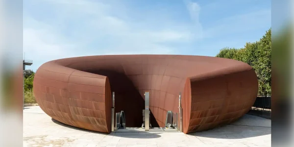 La stazione Monte Sant’Angelo della Linea 7 di Napoli entra nella selezione delle sette stazioni più belle del mondo del Prix Versailles 2026.