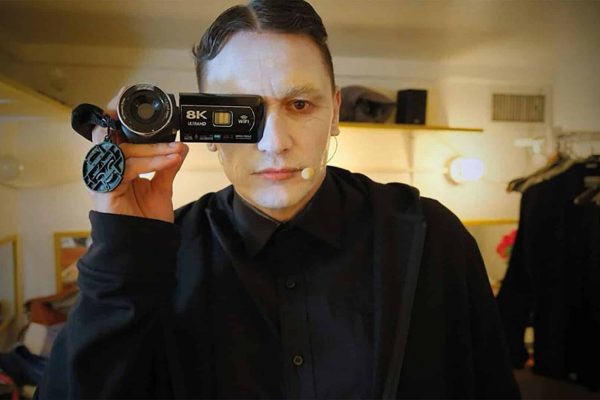 James Franco torna a Napoli con Desert Films al Piccolo Bellini. Il rapporto con la città nato con Hey Joe e il film con Maurizio Braucci.
