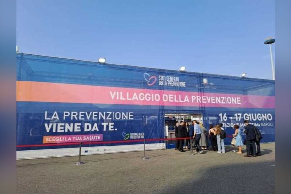 A Pozzuoli arriva il Villaggio della Prevenzione dell'Asl Napoli 2 Nord: 16 aree tematiche per le scuole, dall'alimentazione all'IA.