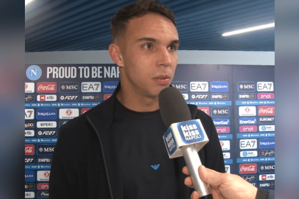 Giovane commenta la vittoria del Napoli contro il Frosinone: il rientro dopo l’intervento, assist, fiducia ritrovata e sfida col Villarreal.