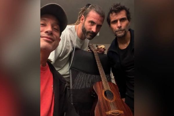 Jovine, Nicola Caso e Andrea Tartaglia pubblicano “Tutto passa e se ne va”. Il nuovo singolo anticipa un progetto musicale condiviso.